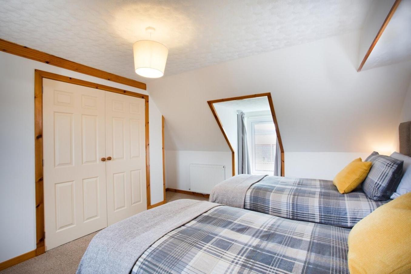Mike'S 3-Bedroom Countryside Cottage Alness Buitenkant foto