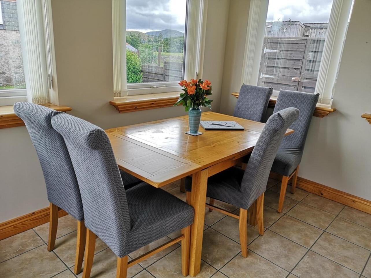 Mike'S 3-Bedroom Countryside Cottage Alness Buitenkant foto