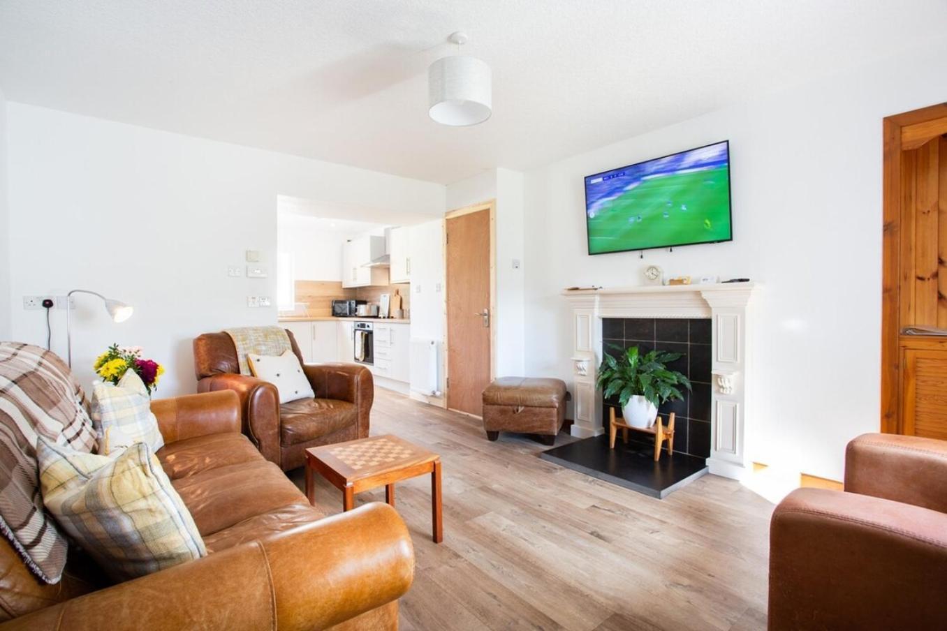 Mike'S 3-Bedroom Countryside Cottage Alness Buitenkant foto